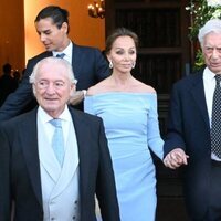 Isabel Preysler y Mario Vargas Llosa de la mano en la boda de Álvaro Castillejo y Cristina Fernández