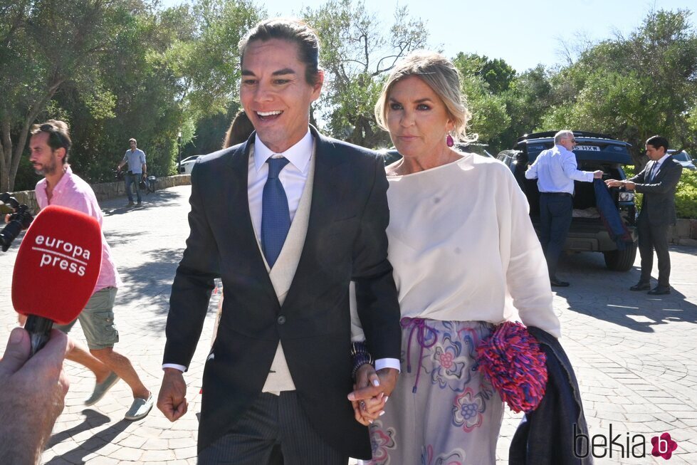 Julio José Iglesias y Susana Uribarri en la boda de Álvaro Castillejo y Cristina Fernández