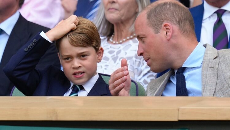 El Príncipe George y el Príncipe Guillermo en la final de Wimbledon 2022