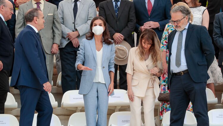 La Reina Letizia reaparece en un acto oficial de la Fape tras superar el Covid