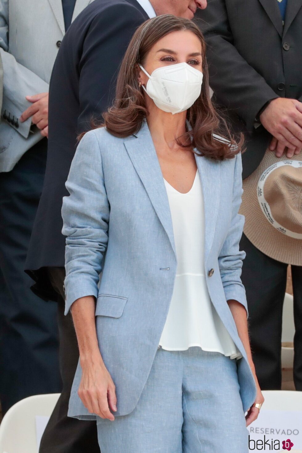 La Reina Letizia con mascarilla en un acto oficial una semana después de dar positivo en Covid