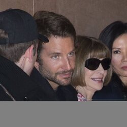 Bradley Cooper con Anna Wintour en la Fashion Week de París 2016