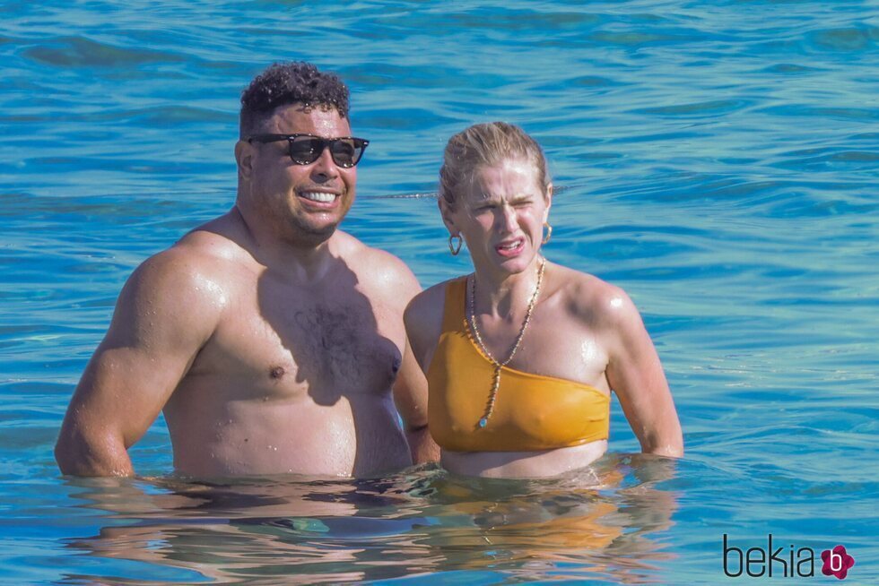 Ronaldo Nazario en Ibiza con su novia