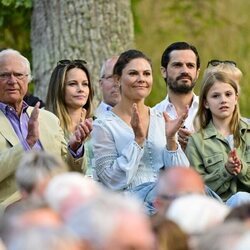 La Familia Real Sueca aplaudiendo en un concierto de Solliden Sessions