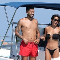 Tamara Gorro y Ezequiel Garay, en un barco en Ibiza