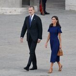 Los Reyes Felipe y Letizia a su llegada al acto de homenaje a las víctimas de la covid-19 'Un aplauso para el recuerdo'