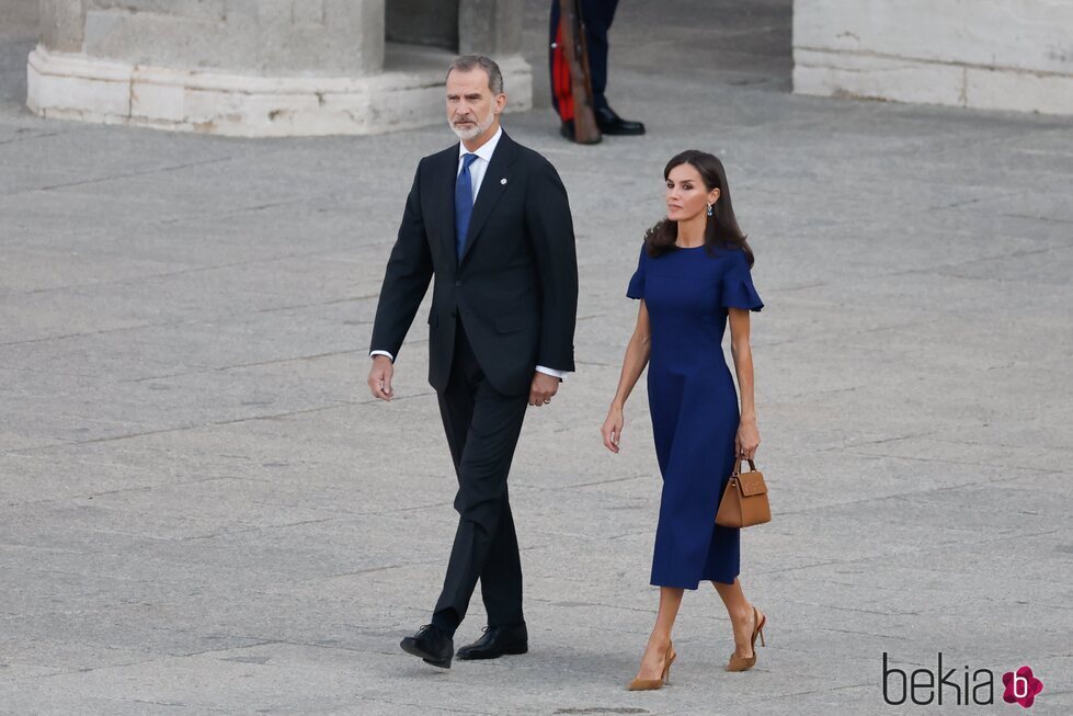 Los Reyes Felipe y Letizia a su llegada al acto de homenaje a las víctimas de la covid-19 'Un aplauso para el recuerdo'