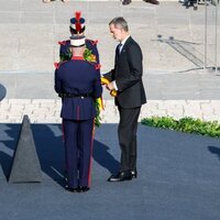 Los Reyes Felipe y Letizia en la ofrenda floral en el acto de homenaje a las víctimas de la covid-19 'Un aplauso para el recuerdo'