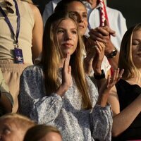 La Princesa Leonor y la Infanta Sofía aplaudiendo en el partido entre Dinamarca y España de la UEFA Women's Euro 2022