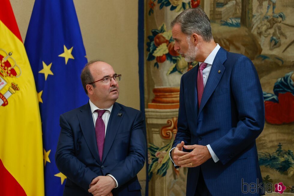 El Rey Felipe hablando con Miquel Iceta en la entrega de los Premios Nacionales del Deporte 2019