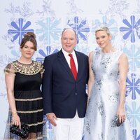 Camille Gottlieb, Alberto y Charlene de Mónaco en la Gala de la Cruz Roja 2022