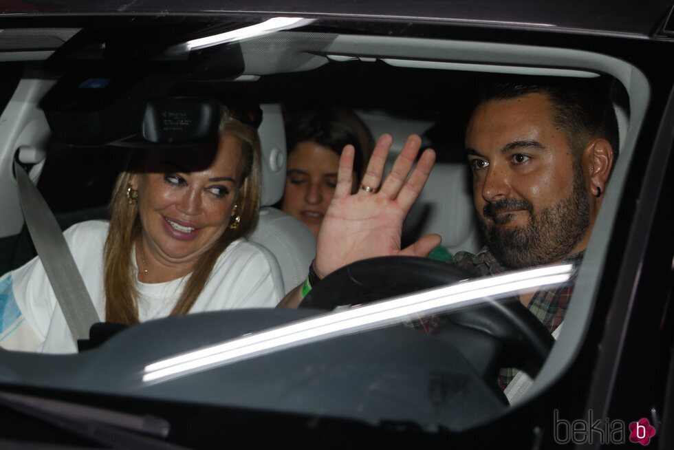 Belén Esteban con su marido Miguel acudiendo al concierto de Rosalía