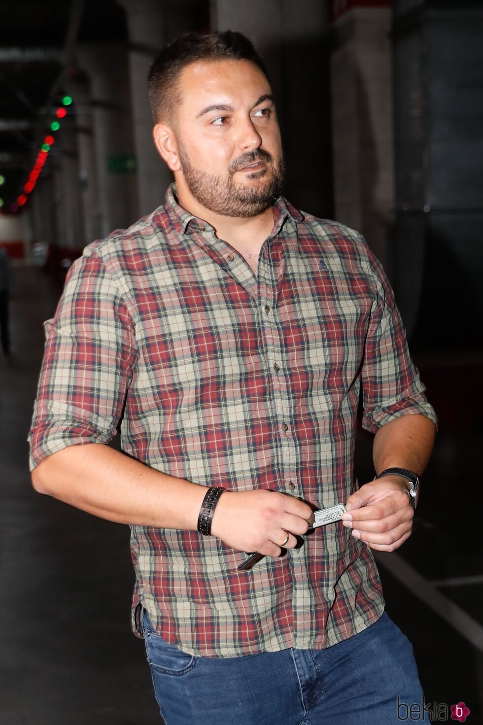 Miguel Marcos, el marido de Belén Esteban, acudiendo al concierto de Rosalía