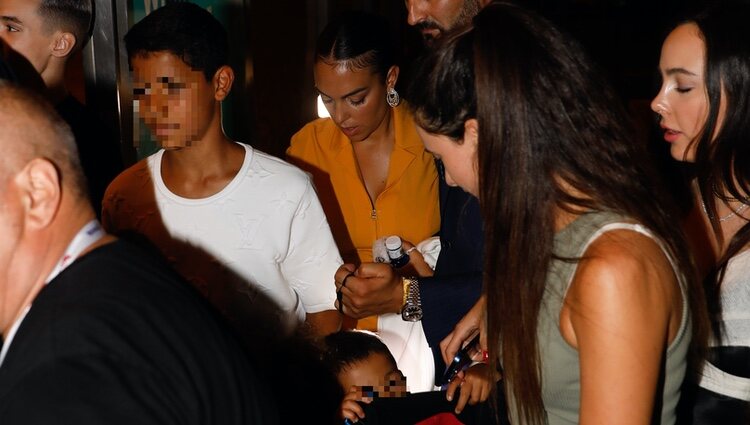 Georgina Rodríguez entrando al concierto de Rosalía en Madrid