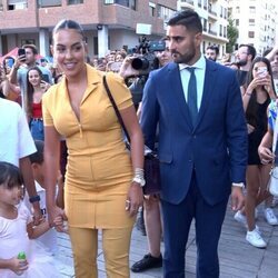 Georgina Rodríguez con sus hijos en el concierto de Rosalía