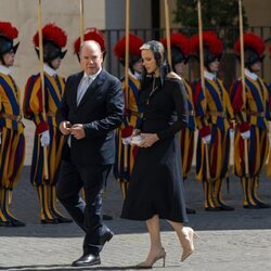 Alberto y Charlene de Mónaco tras una audiencia con el Papa Francisco