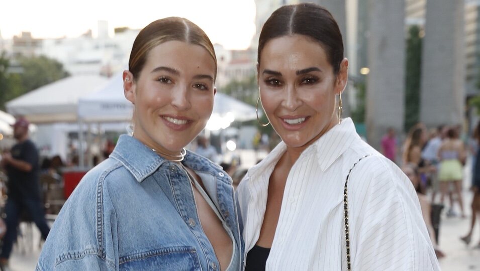 Vicky Martín Berrocal y su hija Alba Díaz en el concierto de Rosalía en Madrid