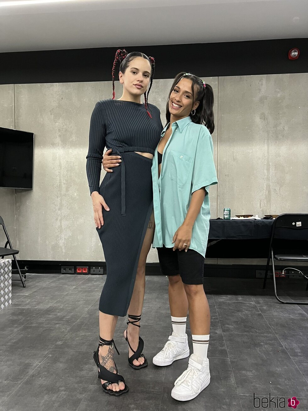 Chanel Terrero con Rosalía tras su concierto en Madrid