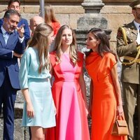 La Infanta Sofía y la Princesa Leonor hablan con la Reina Letizia en la festividad de Santiago Apóstol 2022