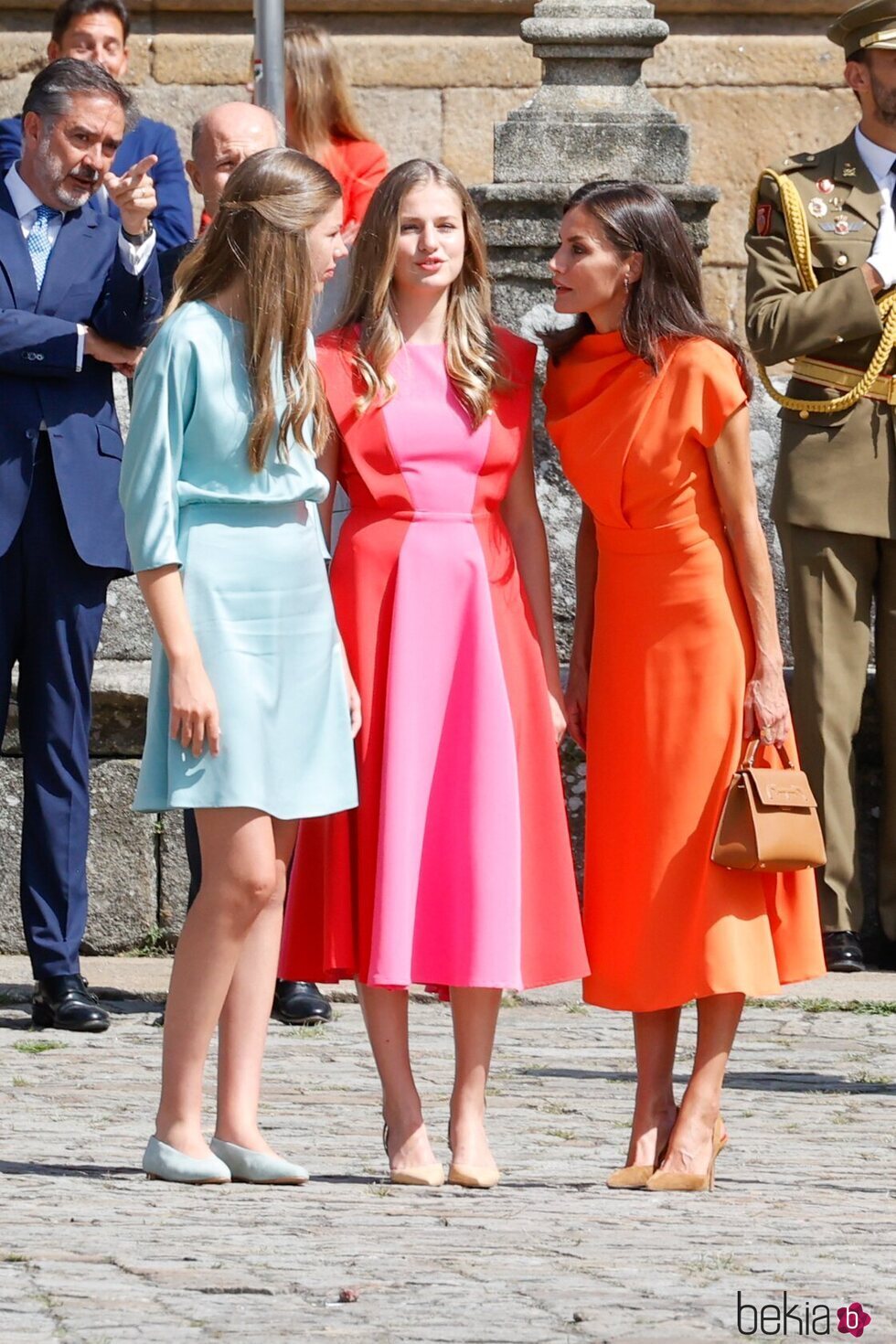 La Infanta Sofía y la Princesa Leonor hablan con la Reina Letizia en la festividad de Santiago Apóstol 2022