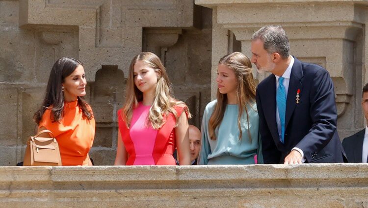 Los Reyes Felipe y Letizia, Leonor y Sofía durante el acto de la festividad del apóstol Santiago 2022