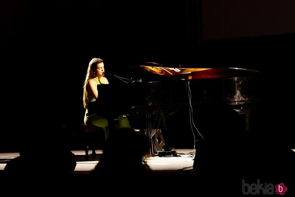 Amaia Romero actuando en la clausura del Atlàntida Mallorca Film Fest 2022