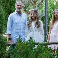 Los Reyes Felipe y Letizia y sus hijas Leonor y Sofía en la Cartuja de Valldemossa