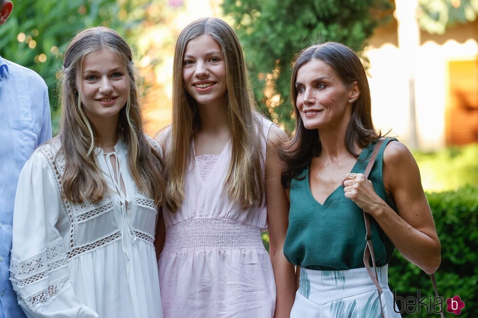 La Reina Letizia, la Princesa Leonor y la Infanta Sofía en la Cartuja de Valldemossa de Mallorca