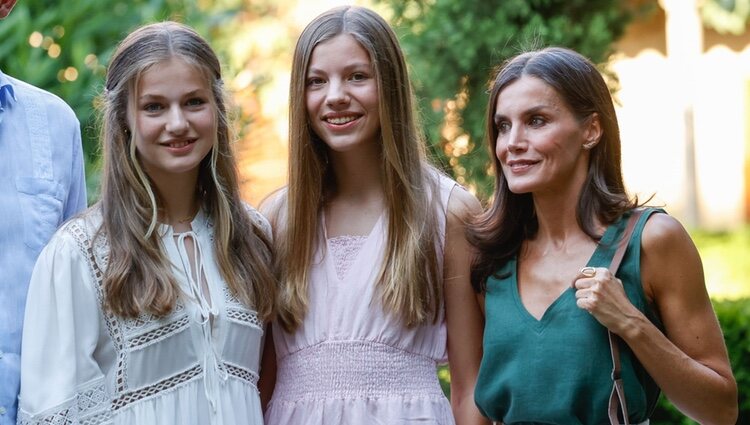 La Reina Letizia, la Princesa Leonor y la Infanta Sofía en la Cartuja de Valldemossa de Mallorca