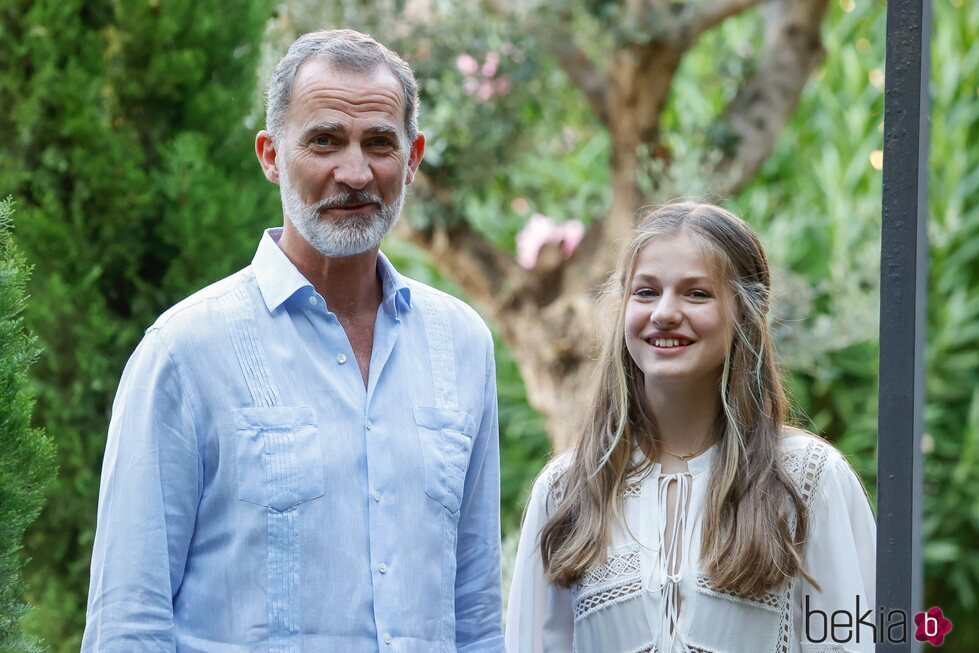 El Rey Felipe y la Princesa Leonor, muy sonrientes en la Cartuja de Valldemossa de Mallorca