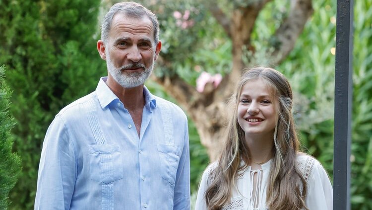 El Rey Felipe y la Princesa Leonor, muy sonrientes en la Cartuja de Valldemossa de Mallorca