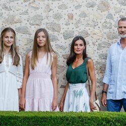 Los Reyes Felipe y Letizia, la Princesa Leonor y la Infanta Sofía en la Cartuja de Valldemossa