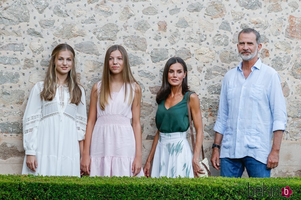 Los Reyes Felipe y Letizia, la Princesa Leonor y la Infanta Sofía en la Cartuja de Valldemossa