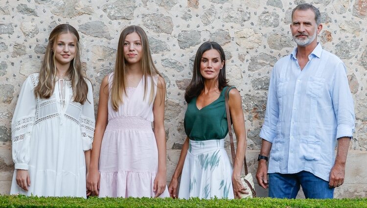 Los Reyes Felipe y Letizia, la Princesa Leonor y la Infanta Sofía en la Cartuja de Valldemossa