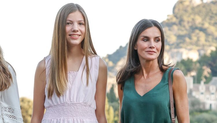 La Reina Letizia y la Infanta Sofía en la Cartuja de Valldemossa de Mallorca