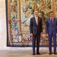 El Rey Felipe y Pedro Sánchez en su despacho de verano en La Almudaina