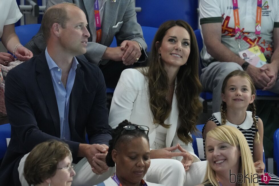 Los Duques de Cambridge y la Princesa Charlotte en una competición de natación en los Juegos de la Commonwealth 2022