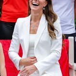 Kate Middleton muy sonriente y sin anillo de compromiso en su visita a SportsAid House