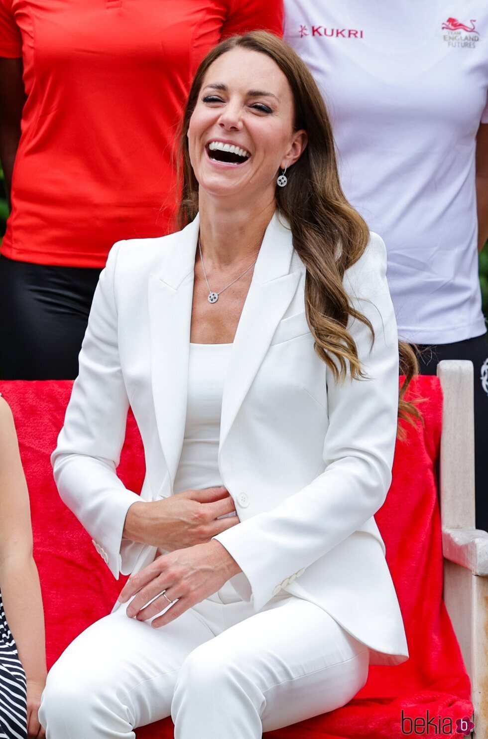 Kate Middleton muy sonriente y sin anillo de compromiso en su visita a SportsAid House