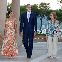 Los Reyes Felipe y Letizia y la Reina Sofía en la recepción a la sociedad balear en Marivent