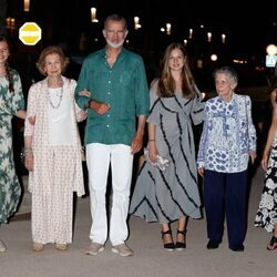 Los Reyes Felipe y Letizia, la Princesa Leonor, la Infanta Sofía, la Reina Sofía e Irene de Grecia tras una cena en Palma