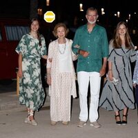 Los Reyes Felipe y Letizia, la Princesa Leonor, la Infanta Sofía, la Reina Sofía e Irene de Grecia tras una cena en Palma