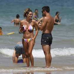 Laura Matamoros, sonriente junto a Benji Aparicio en Cádiz