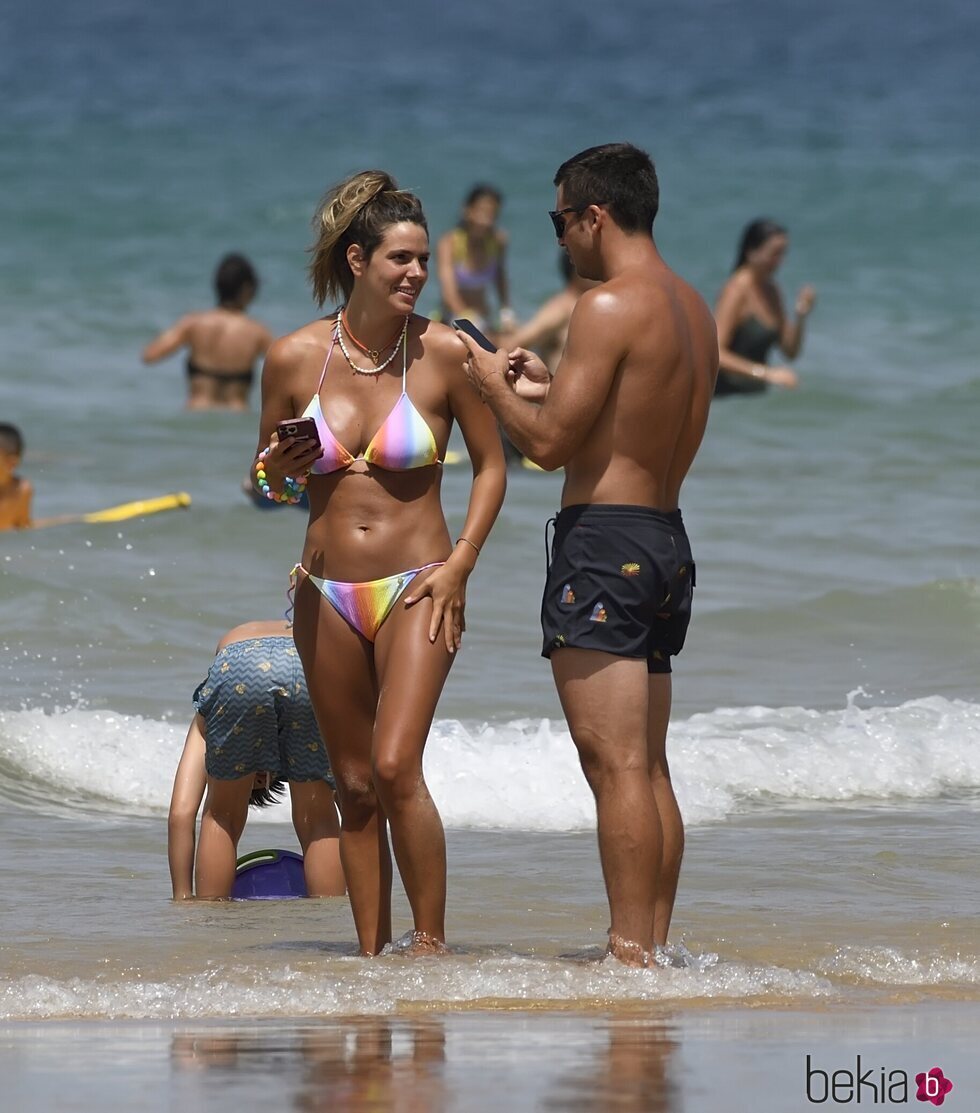 Laura Matamoros, sonriente junto a Benji Aparicio en Cádiz