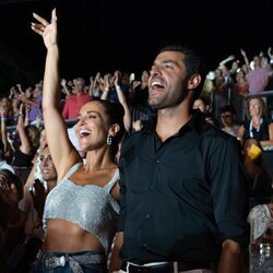 Paula Echevarría y Miguel Torres dándolo todo en el concierto de Hombres G en el Festival Starlite 2022