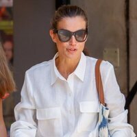 La Reina Letizia con gafas de sol en un paseo familiar por Palma durante sus vacaciones en Mallorca