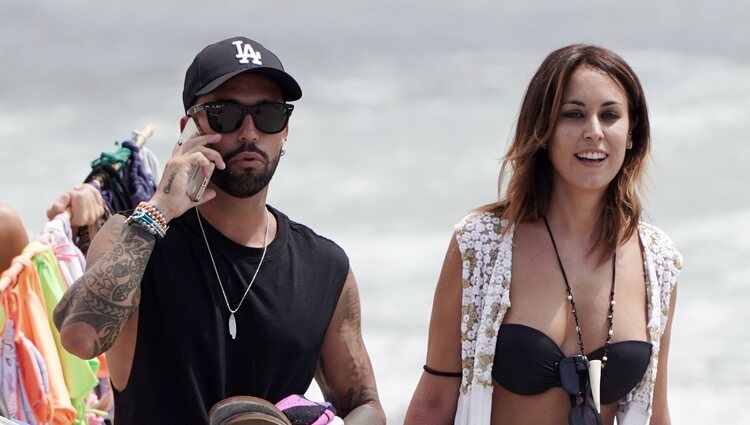 Raquel Lozano y Omar Sánchez disfrutando de un día de playa en Ibiza