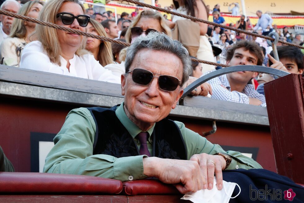 José Ortega Cano, sonriente en una corrida de toros