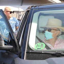 Ortega Cano recogiendo a José Fernando en la Estación de Atocha durante una de sus salida