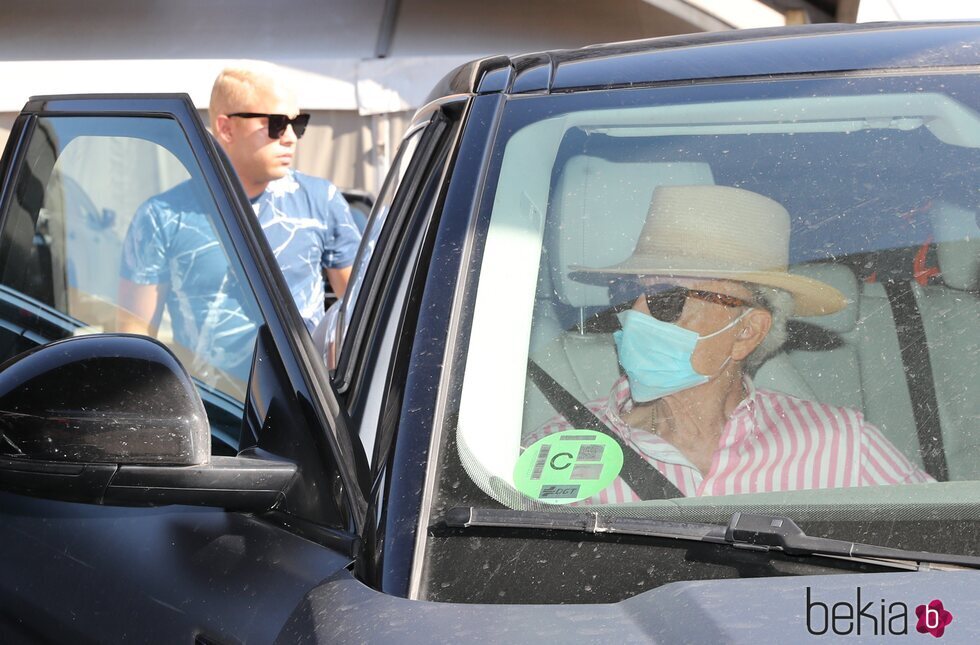 Ortega Cano recogiendo a José Fernando en la Estación de Atocha durante una de sus salida